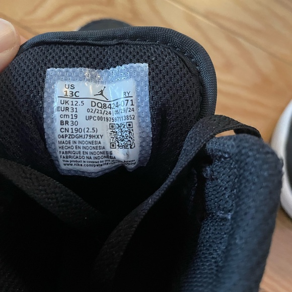 Air Jordan 1 Mid Youth 13 Black Metallic Gold - Picture 6 of 6